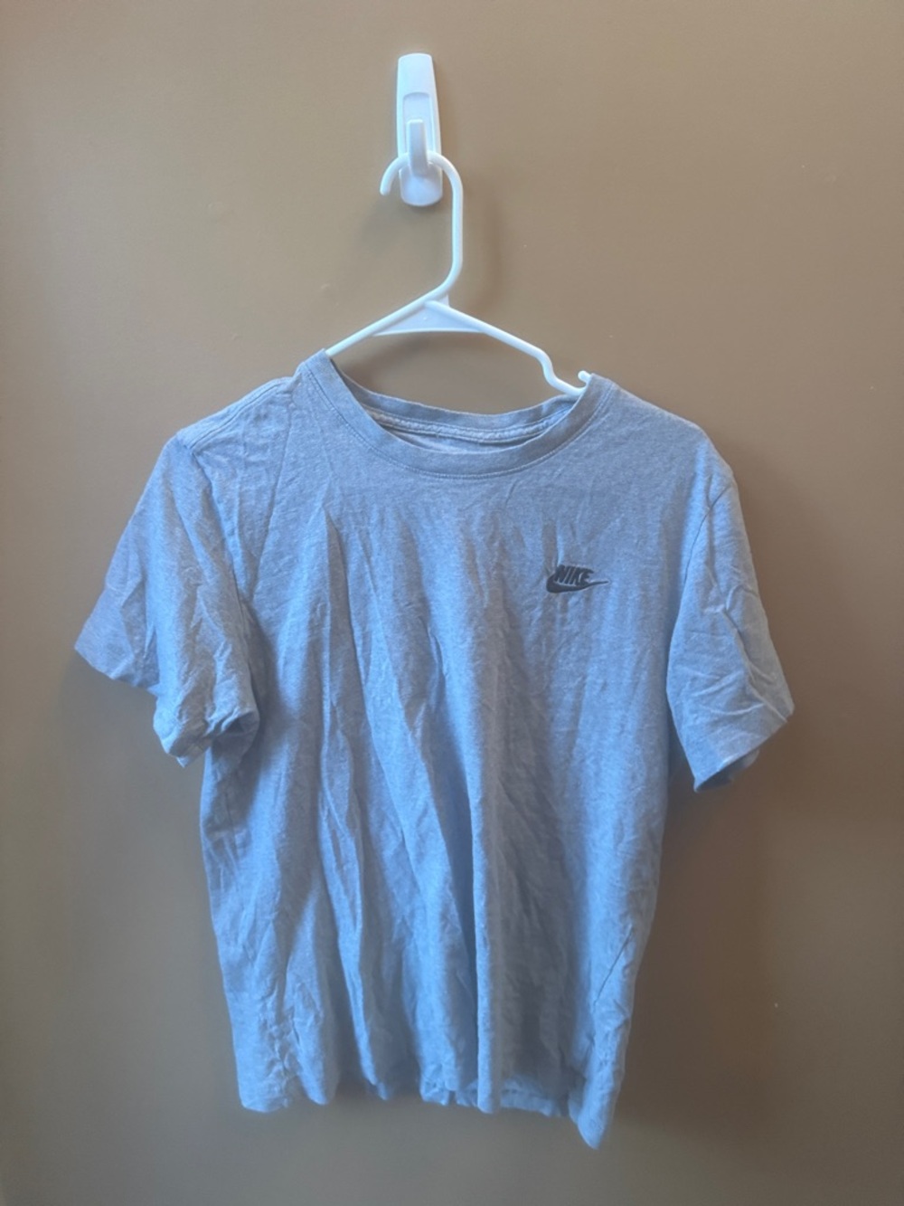 Men's Size M Nike Gray Short Sleeve Crew T-Shirt with Small Swoosh